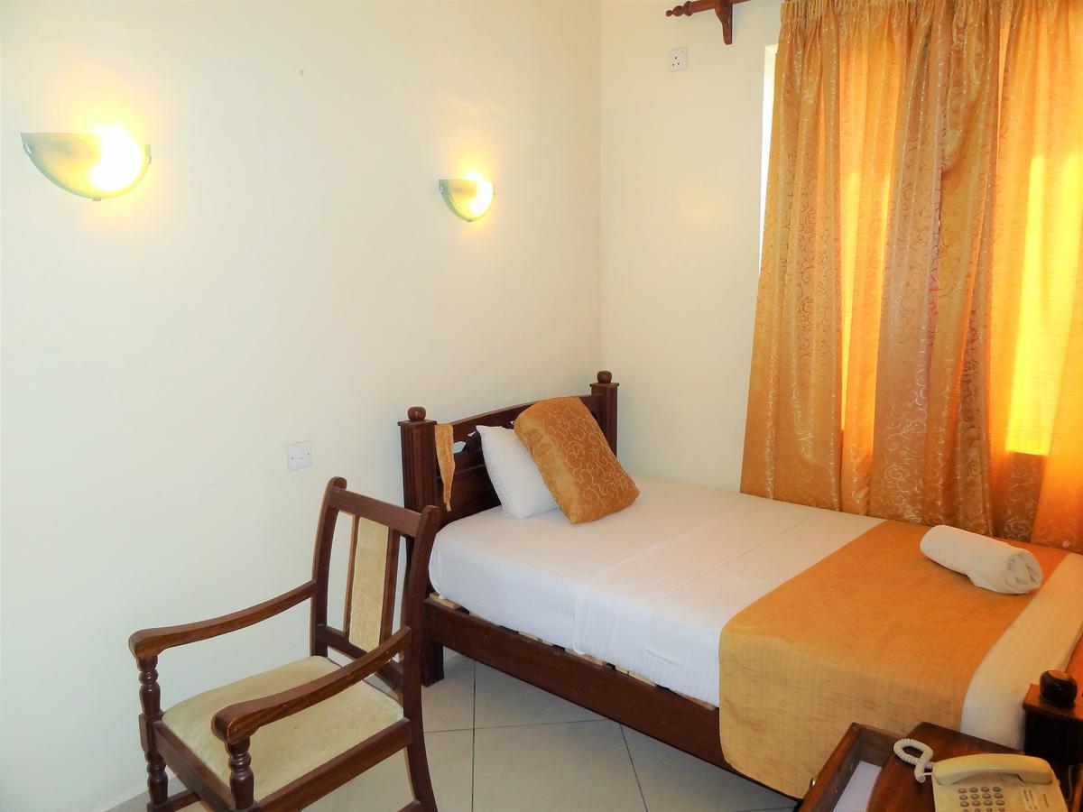 Regency Park Hotel Mombasa Exterior photo
